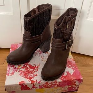 Chinese Laundry Metallic Ankle Boots. Lug Sole 6.5